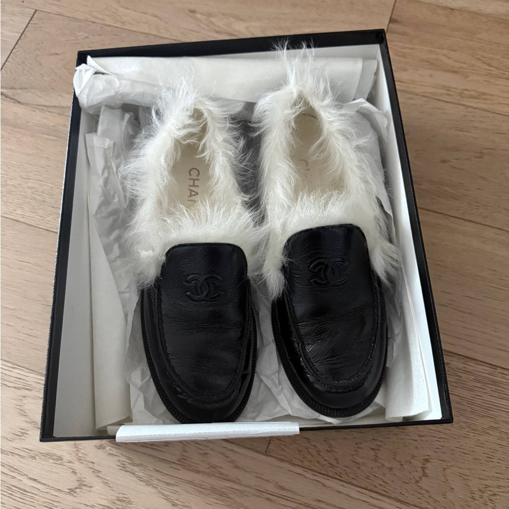 CHANEL Black Leather Loafers with White Faux Fur Trim